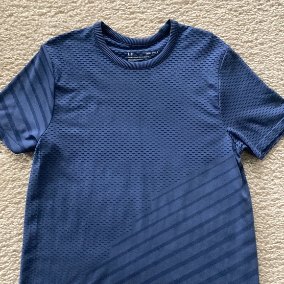 Boys Under Armour Short Sleeve Tee in Blue - Picture 2 of 6